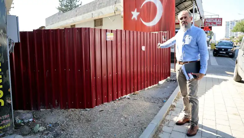 Tapulu Arazim Dedi, Sokağın Girişini Kapattı: Takip Edilmesi Gereken Olay!