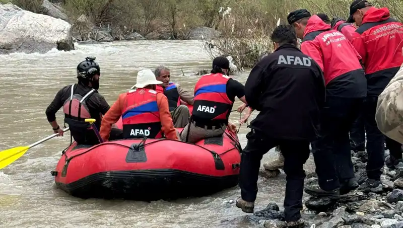 Zap Suyu Kenarında Mahsur Kalan Dört Kişi Kurtarıldı: Detaylar ve Gelişmeler