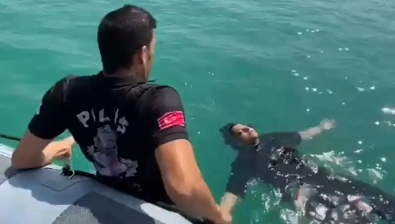 Baraj Gölüne Düşen Kadını Gemi Adamları Cesaretle Kurtardı