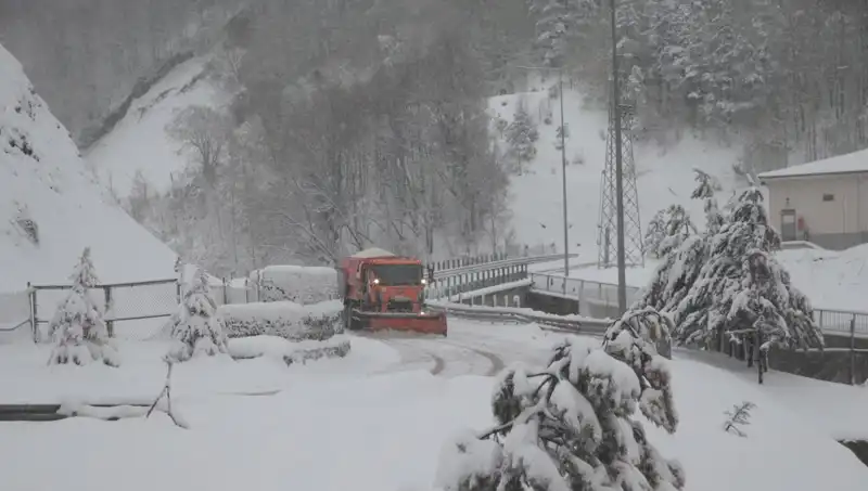 Bolu Dağı'nda Kışın Sıcak Yüzü: Kar Yağışı Kendini Gösterdi