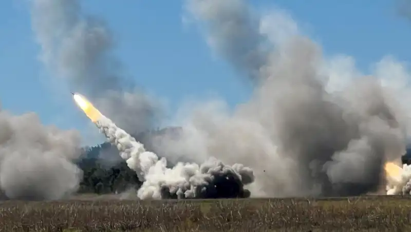 Avustralya'nın En Büyük Askeri Tatbikatında Tarihi HIT: HIMARS Atışı Gerçekleştirildi