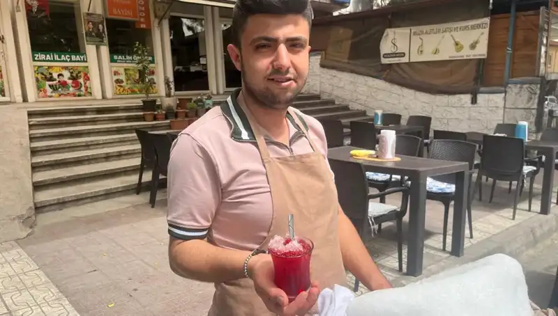 Haziran Sıcağında Dağların Zirvesindeki Karın Serinletici Dönüşümü