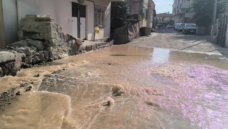 İlçede İçme Suyu Hattı Patladı! Çarşı Sular Altında Kaldı