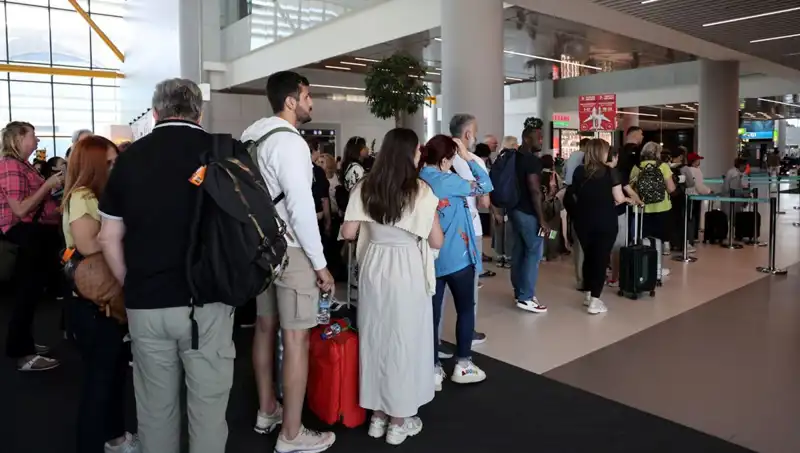 İstanbul Havalimanı'nda Bayram Yoğunluğu: 1.642 Uçuşa Hazırlık Yapılıyor!