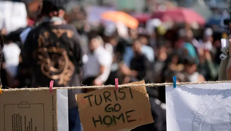 Meksika’da Turist Akınına Karşı Protestolar: “Evlerimizi Çalmayı Bırakın”