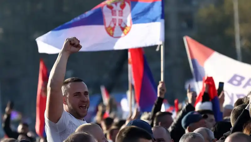 Sırbistan'ı Vermeyiz Mitingi: Vucic Destekçilerinden 55 Bin Kişilik Dev Gösteri!
