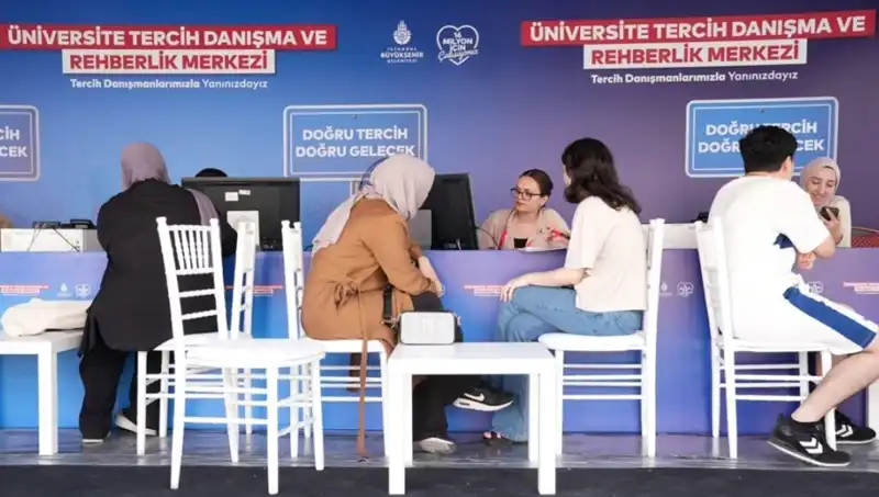 İstanbul’da Gençler İçin 24 "İBB Tercih Danışma ve Rehberlik Merkezi" Açıldı