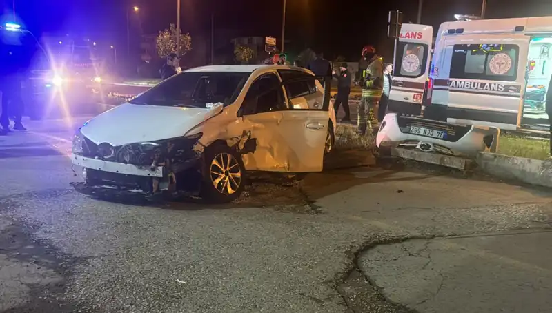 Pikap ve Otomobil Çarpıştı: Kaza Anının Detayları ve Sonuçları