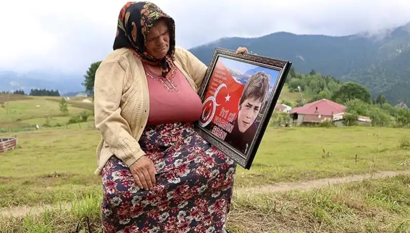 DEM Parti, Eren Bülbül’ün Anneler Günü’nü Sıcak Bir Mesajla Kutladı