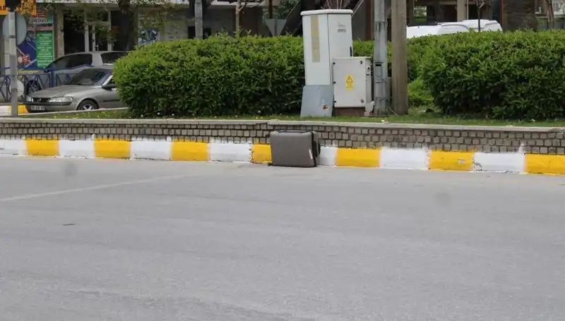 Minibüsten Düşen Valiz, Tüm Şehri Alarm Durumuna Geçirdi