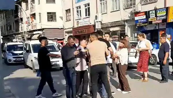Gazinin Trafikte Darp Edildiği O Anlar, Kamera Kaydına Yansıdı!