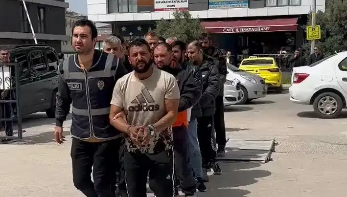 Edirne'de Dikkat Çeken Eş Zamanlı Operasyon: Yedi Firari Yakalandı