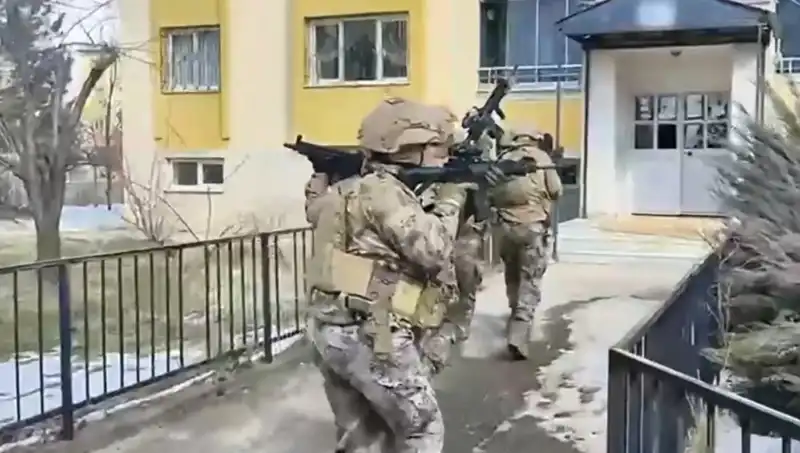 Bingöl'de DAEŞ Operasyonunda 3 Şüpheli Tutuklandı: Terörle Mücadele Devam Ediyor