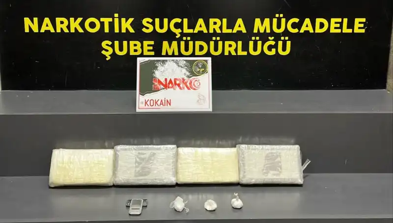 İzmir’de Özellikle Gençleri Hedef Alan Uyuşturucu Operasyonu Gerçekleşti