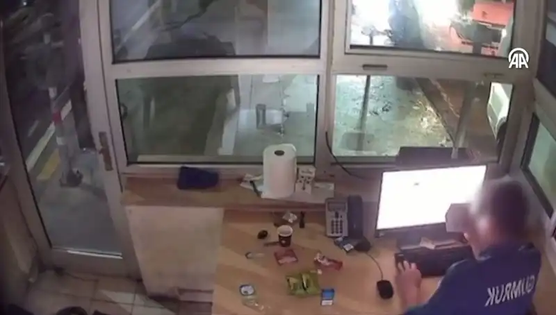 Kapıkule Gümrüğü'nde Şok Rüşvet Operasyonu: 23 Memur Tutuklandı!