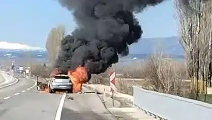 Kütahya'da Seyir Halindeki Otomobilde Korkutan Yangın Olaya Yerleşim Alanı Tanıklık Etti