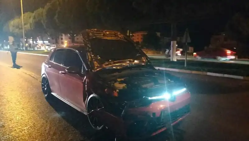 : Balıkesir'de Akılalmaz Trafik Kazası: Motosiklet ile Otomobil Çarpıştı, 1 Ölü 1 Yaralı