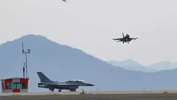 Güney Kore'deki Askeri Tatbikat: Savaş Uçağı Köyü Bombaladı, Yaralılar Var