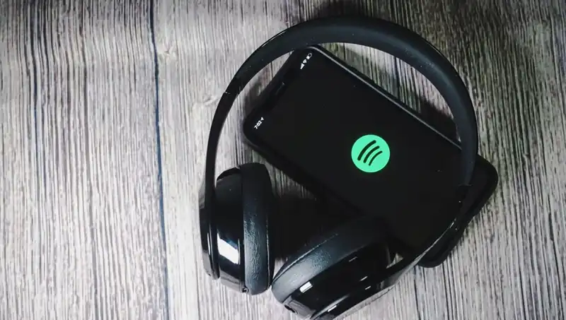 Yapay Zeka Tehlikesi Büyüyor: Spotify Ölü Sanatçılardan Yeni Şarkılar Yayınlıyor