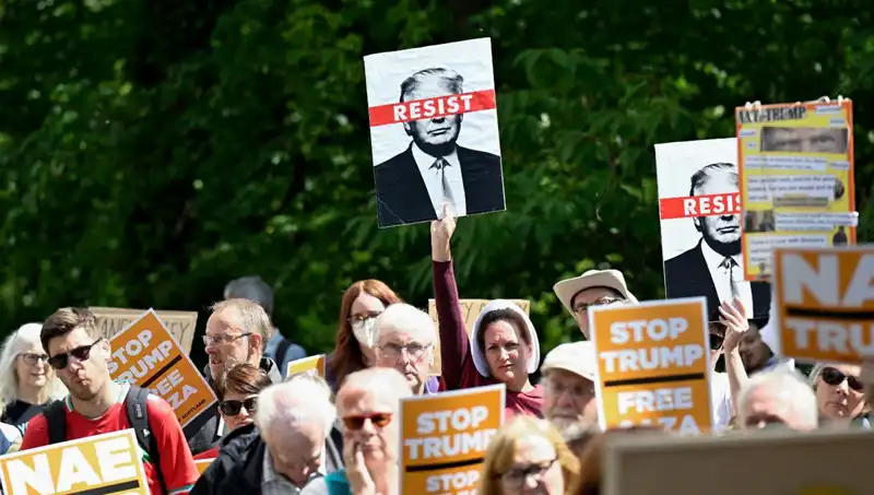 Trump’ın İskoçya Ziyaretinde Golf Oynarken Protesto Şoku
