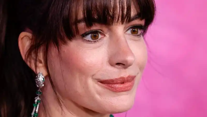 Hollywood'un Karanlık Tarafı: Yüzde Ölü Deri Enjeksiyonları ile Yeni Estetik Trend