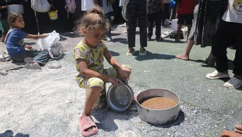 Gazze'de Çocukların Açlık Çığlığı: "Çocuğum Açlıktan Ağlıyor"