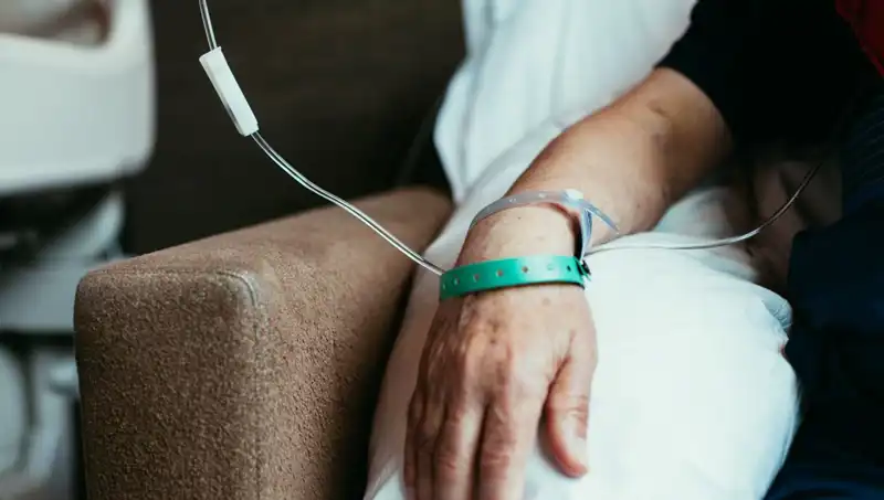 Düğün Stresi Mi? 35 Yaşında Kolon Kanseri Teşhisi Gelen Genç Adamın Hikayesi