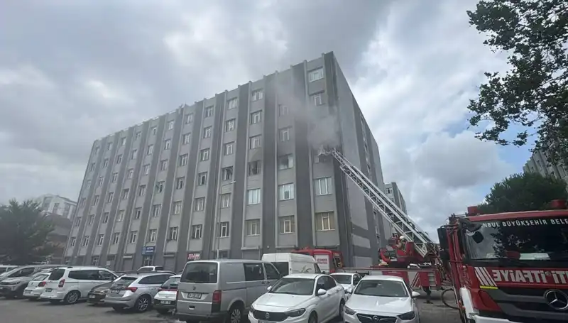 Çorap İmalathanesinde Çıkan Yangın Korkuttu, Olay Anı Anbean Kaydedildi