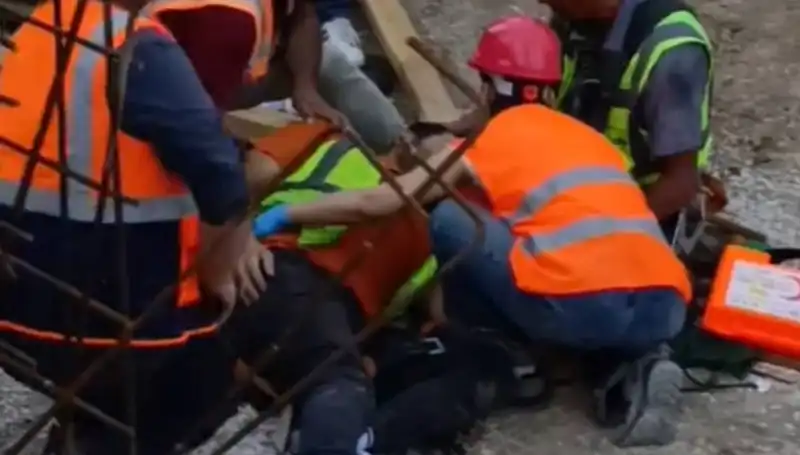 Adana'da İnşaat Alanında İş Kazası: İki İşçi Yaralandı!