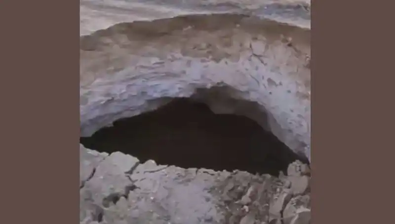 Aksaray'da Şaşırtan Doğa Olayı: Yeni Bir Obruk Oluştu