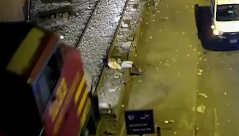 Hayat Mucizesi: Tren Çarptıktan Sonra Ona Ne Oldu?