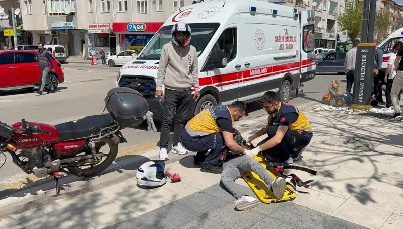 Aksaray'da Motosiklet Kazası: İki Kişi Yaralandı, Detaylar Ortaya Çıktı