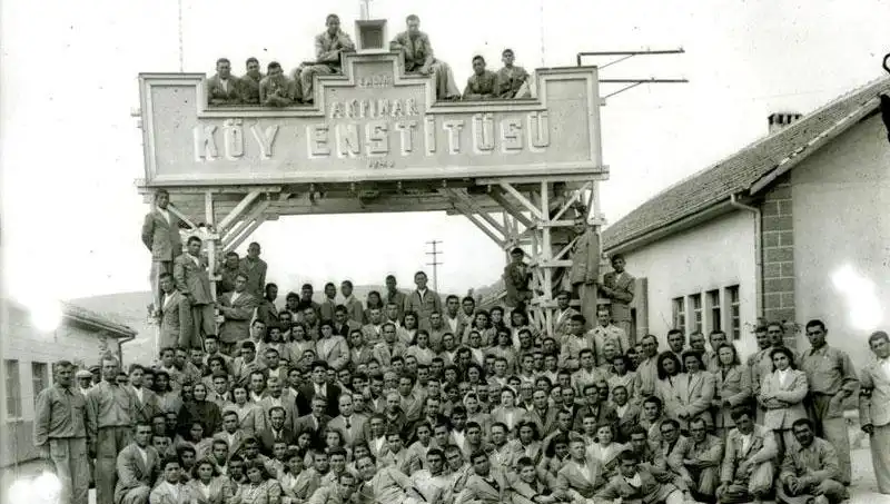 Köy Enstitüleri'nin Kuruluş Yıldönümü: Eğitimde Devrim Neden Önemli?