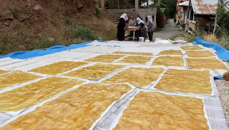 Kışın Sofralarını Şenlendirecek: Dev Kazanlarda Hazırlanan Lezzet