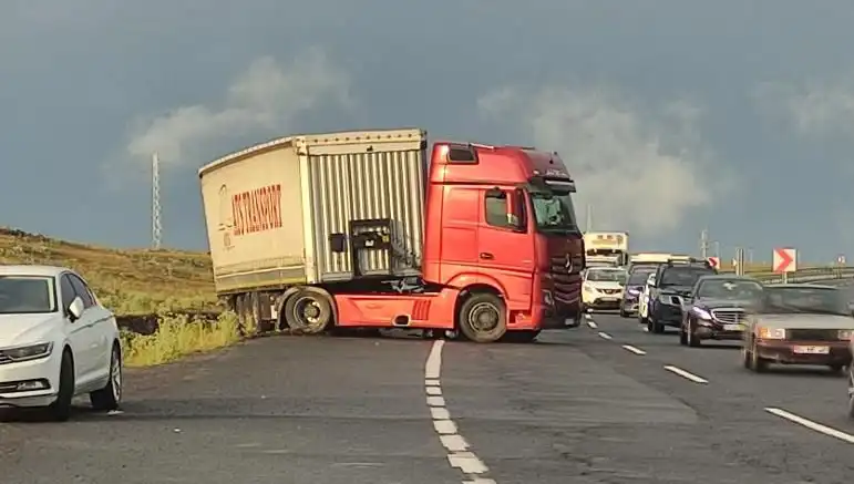 TIR Kaydı ve Yol Kapatma: Uzun Araç Kuyrukları Neden Oluştu?