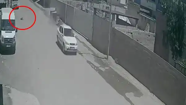 Otomobil Çocuğa Çarpıp Kaçtı: Olay Yerinden Kaçışı Şaşkınlık Yarattı