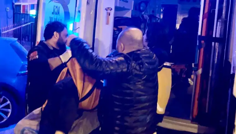 Genç Adamın Annesinin Gözleri Önünde Babasını Vurması Şok Etti