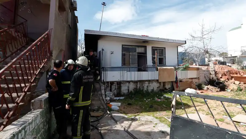 Antalya'da Gecekondu Yangını: Yürekler Dağlandı, Tüm Şehir Tellyelendı!
