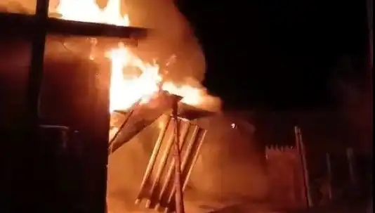 Karabük’te Sıra Dışı Yangın: İki Ev Kül Oldu