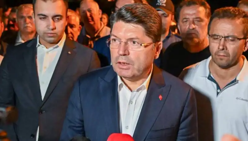 Bursa Orman Yangınında FETÖ Bağlantısı: Bakan Tunç'tan Açıklama Geldi