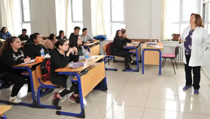 MEB 2025 Lise Kayıt Tarihleri Açıklandı: LGS ile Liselere Geçiş Süreci Nasıl İşleyecek?
