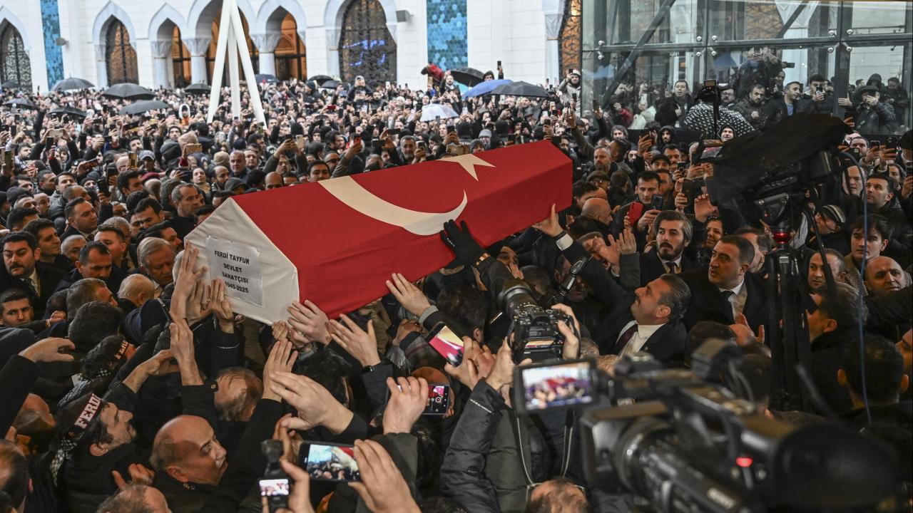 Türk Sanat Müziği'nin unutulmaz ismi Ferdi Tayfur'u kaybettik!