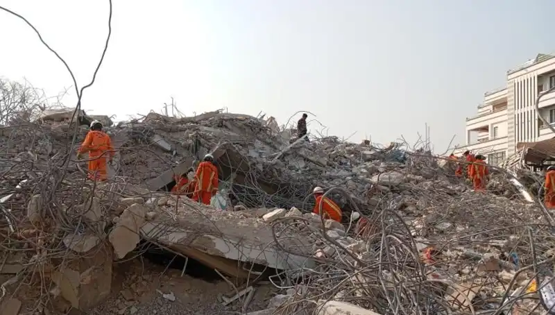 Türk Ekipleri Myanmar’da: Hayat Kurtaran Mücadele 5 Gün Sonra Başarıyla Sonuçlandı
