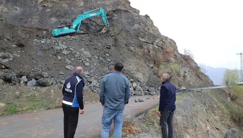 Hakkari'de Kaya Düşmelerine Karşı Yenilikçi Önlemler Alınıyor