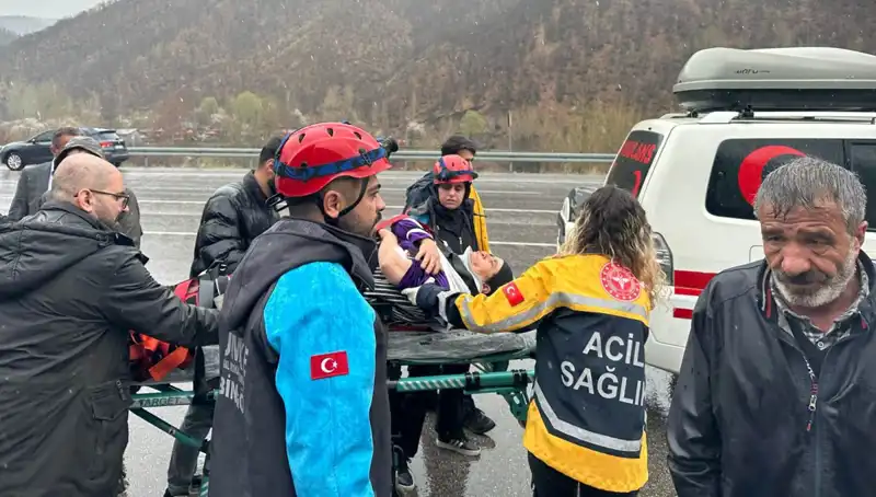 Otomobil İstinat Duvarına Çarptı: Korkutan Kaza Sonrası 5 Yaralı