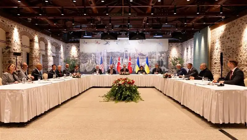 Barış Masasında Kritik Gün: Üçlü Toplantıda Yeni Gelişmeler