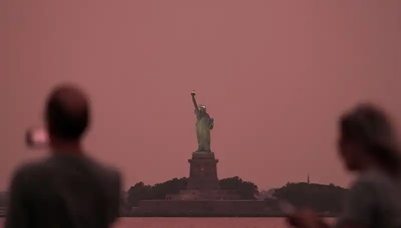 Kanada Yangınları New York'u Etkisi Altına Aldı: Hava Kalitesi Alarm Veriyor