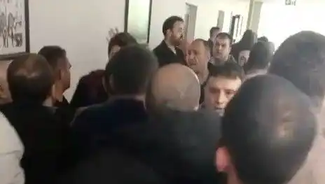 Karamürsel Belediyesi'nde İhale Kavgası: Yolsuzluk İddiaları Ortaya Çıktı