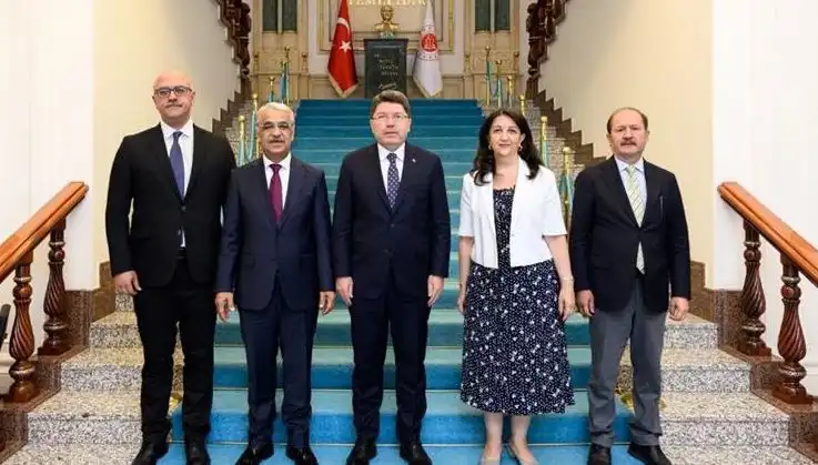 DEM Parti İmralı Heyeti, Adalet Bakanı Yılmaz Tunç ile Tarihi Bir Görüşme Gerçekleştirdi