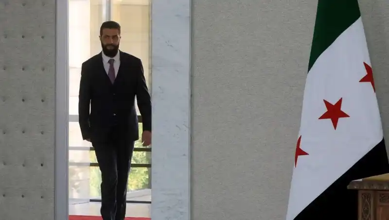Paris'te Şara-Macron Zirvesi: Fransa'dan Suriye İçin Yeni Destek Hamlesi